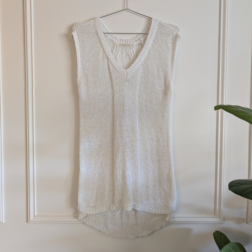 Cyrus‎ White Knit V-Neck Sweater